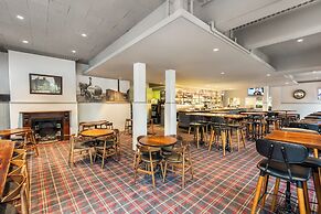 College Lawn Hotel - Hostel