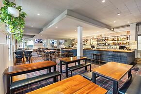 College Lawn Hotel - Hostel