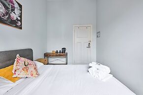 College Lawn Hotel - Hostel