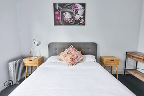 College Lawn Hotel - Hostel