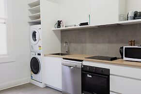 College Lawn Hotel - Hostel