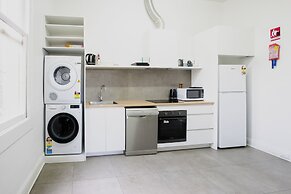 College Lawn Hotel - Hostel