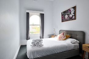 College Lawn Hotel - Hostel