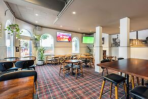 College Lawn Hotel - Hostel