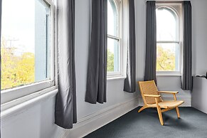 College Lawn Hotel - Hostel