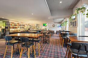 College Lawn Hotel - Hostel