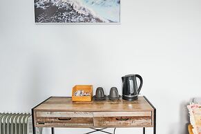 College Lawn Hotel - Hostel