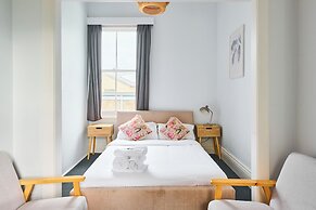 College Lawn Hotel - Hostel