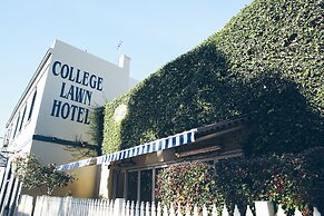 College Lawn Hotel - Hostel