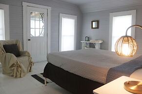 Sweet Mary 2 Bedroom Home by RedAwning