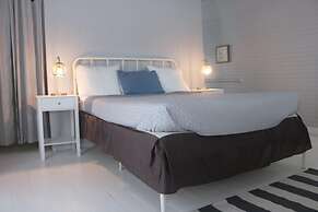 Sweet Mary 2 Bedroom Home by RedAwning