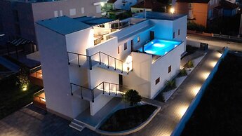 Lena Luxury Apartments