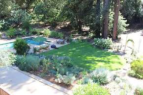 Charming House With Private Pool in Beautiful Location, Sonoma House 1