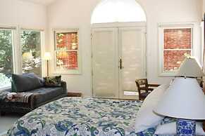 Charming House With Private Pool in Beautiful Location, Sonoma House 1
