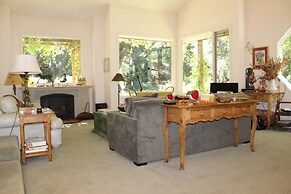 Charming House With Private Pool in Beautiful Location, Sonoma House 1