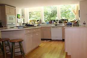 Charming House With Private Pool in Beautiful Location, Sonoma House 1