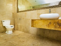 Capital O Cancun International Airport 24/7,