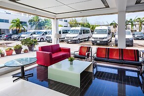 Capital O Cancun International Airport 24/7,