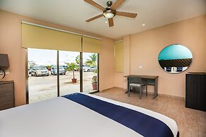 Capital O Cancun International Airport 24/7,