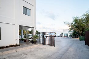 Capital O Cancun International Airport 24/7,