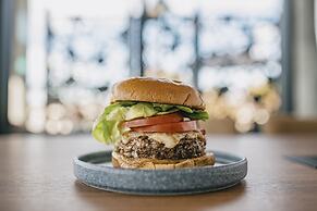 Hotel Indigo Columbus at Riverfront Place by IHG