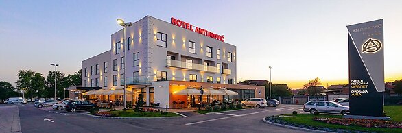 Antunovic Hotel East