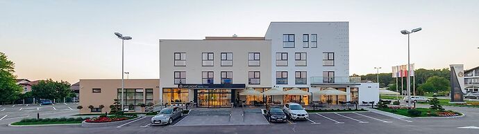 Antunovic Hotel East