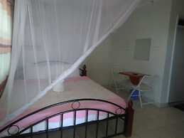 Robert's Village Inn