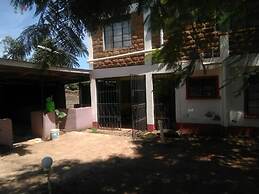 Robert's Village Inn