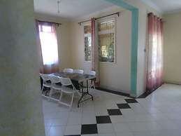 Robert's Village Inn