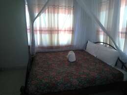 Robert's Village Inn