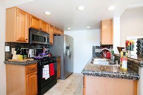 Costa Mesa/Newport - Fast WiFI - Work Stations - Free Parking - Self C