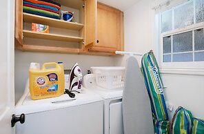 Awesome Multi Level - Large Patio - Fast WIFI - Work Desks - Self Chec