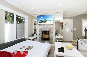 Awesome Multi Level - Large Patio - Fast WIFI - Work Desks - Self Chec