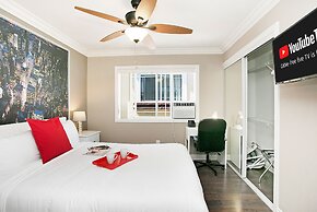 Awesome Multi Level - Large Patio - Fast WIFI - Work Desks - Self Chec