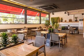 Pure Blanche Hotel