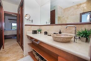 Pristine Bay 4033 4 Bedroom Home by RedAwning