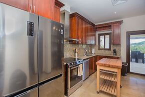 Pristine Bay 4033 4 Bedroom Home by RedAwning