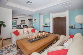 Pristine Bay 4033 4 Bedroom Home by RedAwning