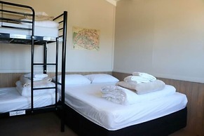 Lakes Edge Holiday Park