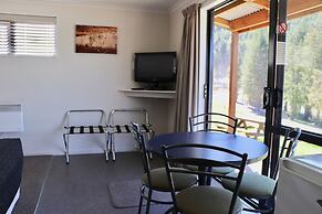 Lakes Edge Holiday Park