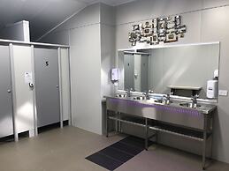 Lakes Edge Holiday Park