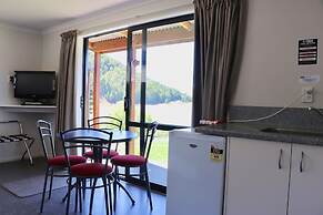 Lakes Edge Holiday Park