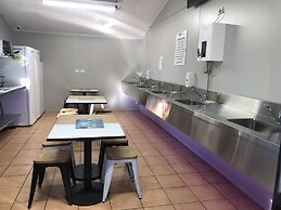 Lakes Edge Holiday Park