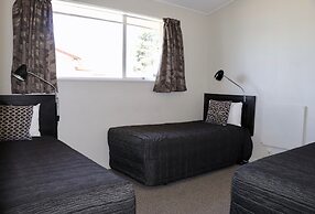 Lakes Edge Holiday Park