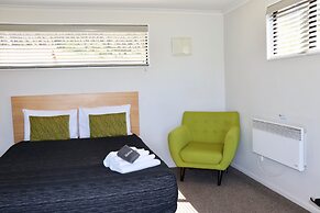 Lakes Edge Holiday Park