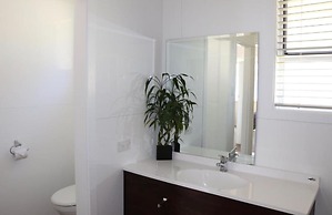 Lakes Edge Holiday Park