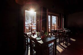 Victoria Lodge, Friendly Hotel
