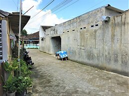 Tambak Bayan Guesthouse