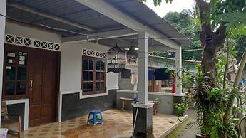 Dibyo Homestay